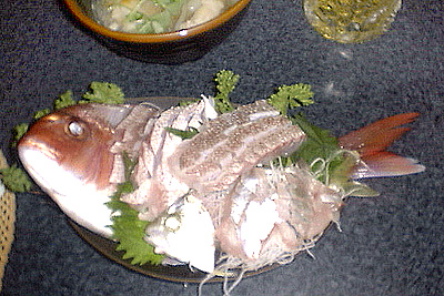 恒例の地元漁師S君宅で釣れたての刺身