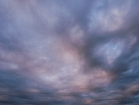 雲が・・・さむそう